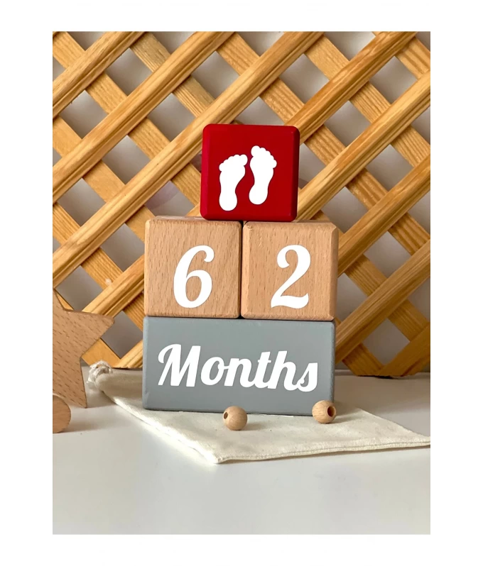 Gri kırmızı bebek anı küpü fotoğraf çekimi