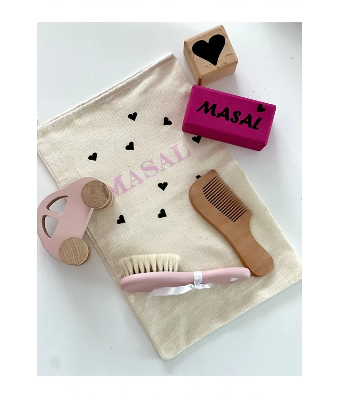 Kişiye özel isimli hediyelik kese çanta bebek saç fırçası ve dekor ahşap araba