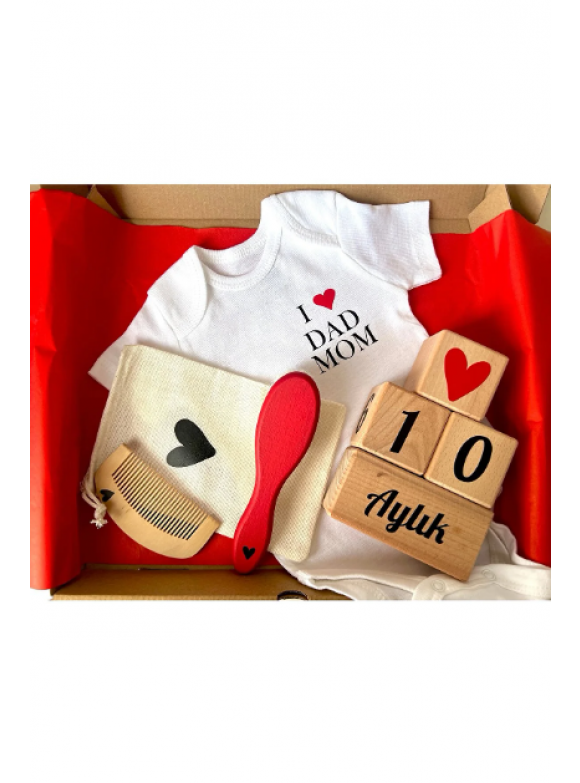 I Dad Mom yazılı baskılı bebek zıbını ,bebek saç fırçası ve anı küpü seti