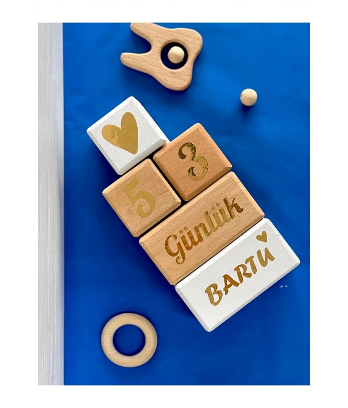 mogokids Beyaz gold Anne Bebek Anı Küpü İsimli Set dekor ve fotoğraf çekimi